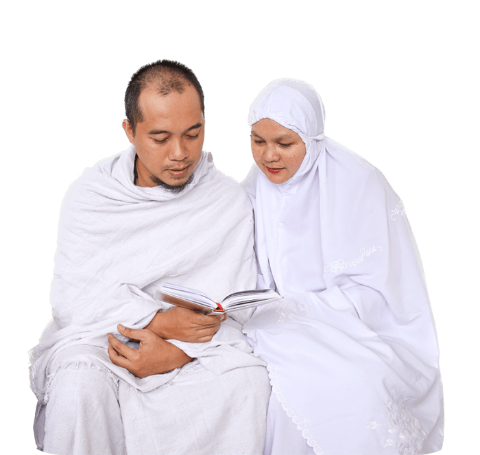 Muslim Hajj Couple In White Clothes Praying With Al Quran Together.png