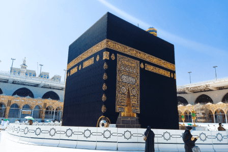 Pilgrims In Kaaba In Macca Al Haram Umrah Socially Distanced Coronavirus Restrictions Face Mask.png